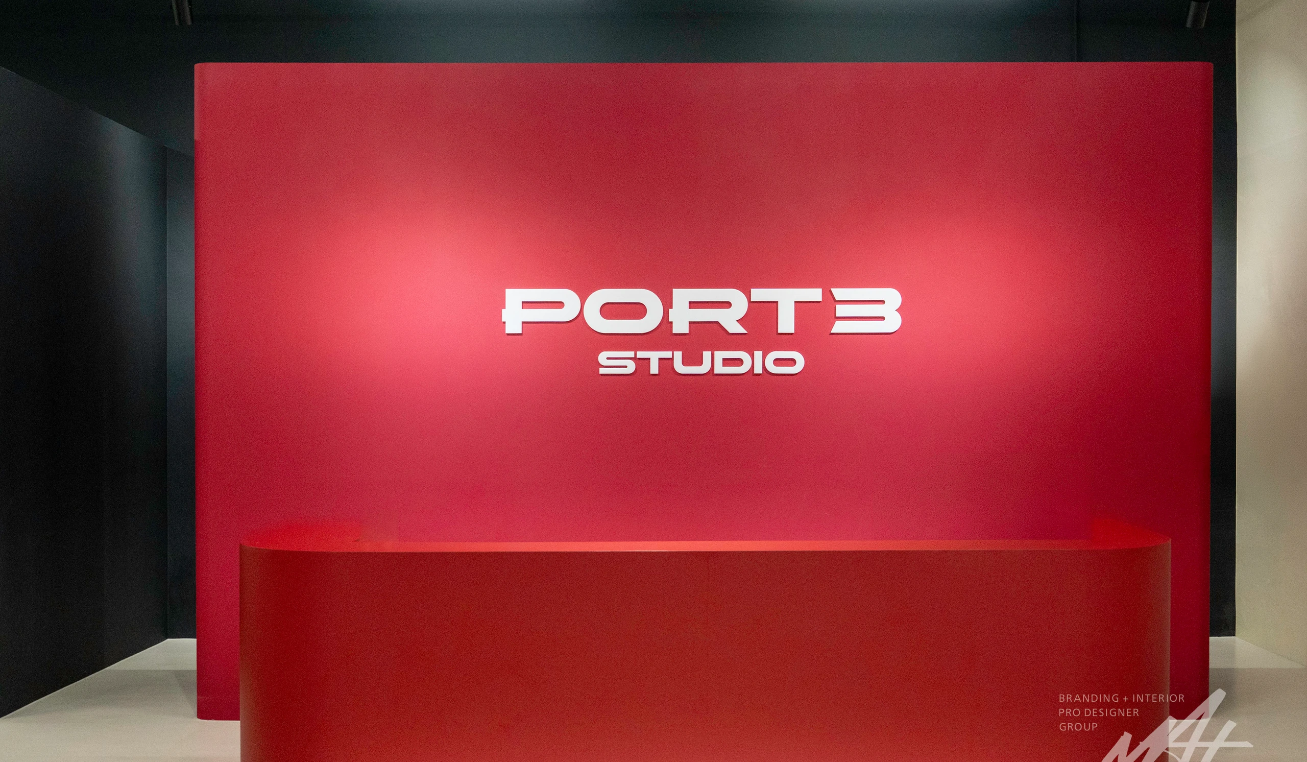 세종 PORT3 크로스핏 박스 — 버건디 리셉션의 디테일