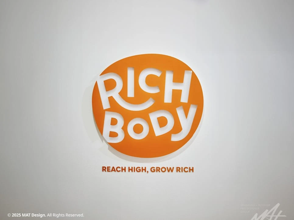 REACH BODY 로고가 적용된 리치바디 키성장 학원 완공 사진