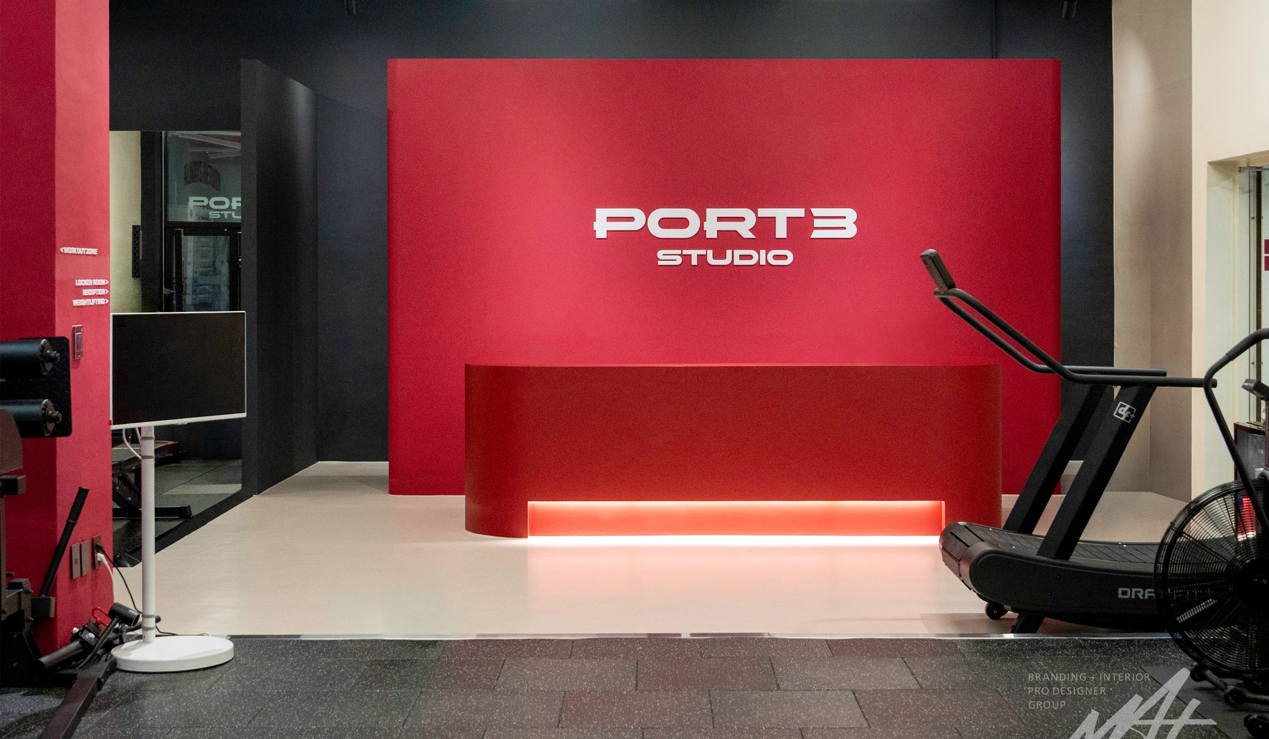 세종 PORT3 크로스핏 박스 — 브랜드와 안내가 만나는 리셉션