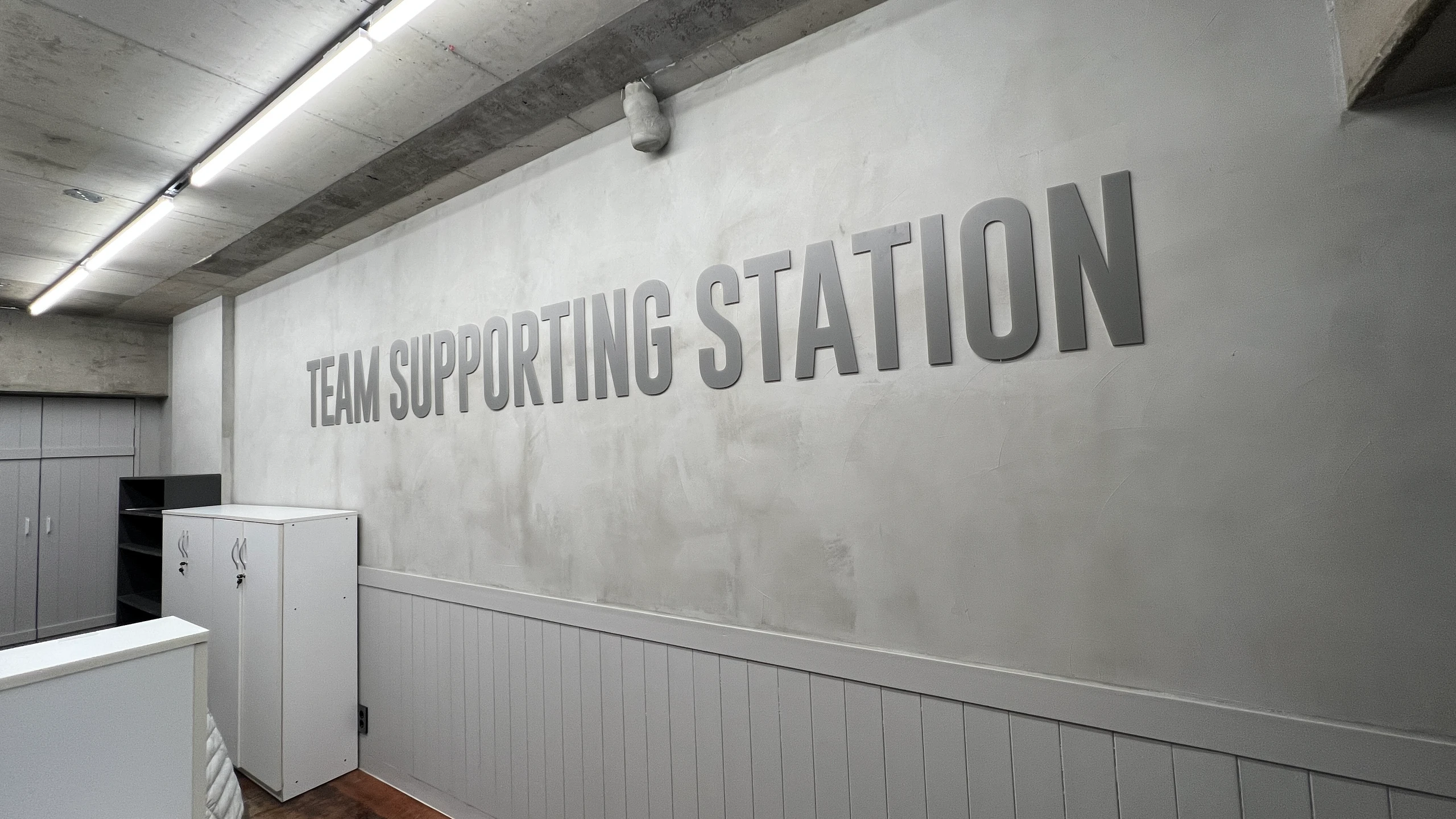 무토 팀즈 TEAM SUPPORTING STATION 공간 그래픽