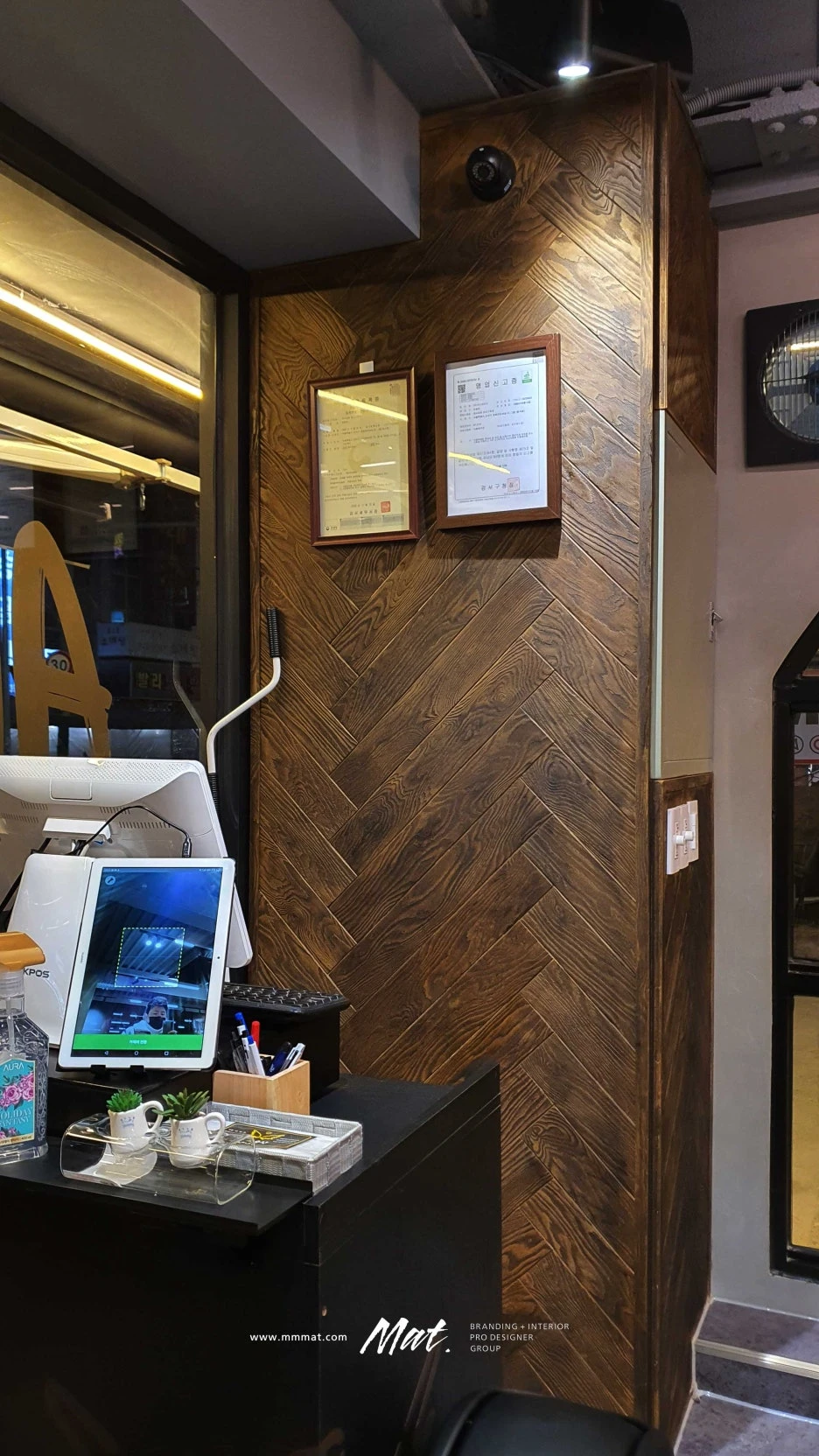 천사곱창 본점 헤링본 우드 카운터 마감